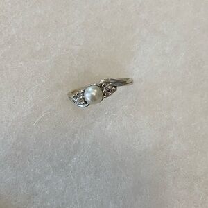 Vintage 14k gold pearl & diamond ring. Size 4.25. Purchased early 2000s